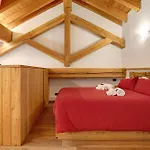 Aux Pieds Du Malatra' 1 *