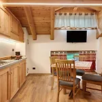 Apartment Aux Pieds Du Malatra' 1 *