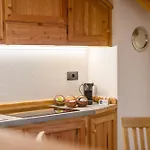 Apartment Aux Pieds Du Malatra' 1 *