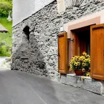 Aux Pieds Du Malatra' 1 *