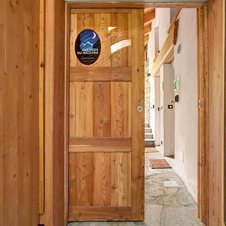 Aux Pieds Du Malatra' 1 상레미 앙보스