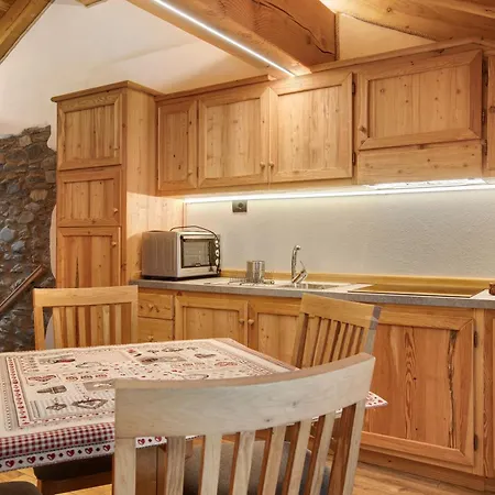 Aux Pieds Du Malatra' 1 Apartment *