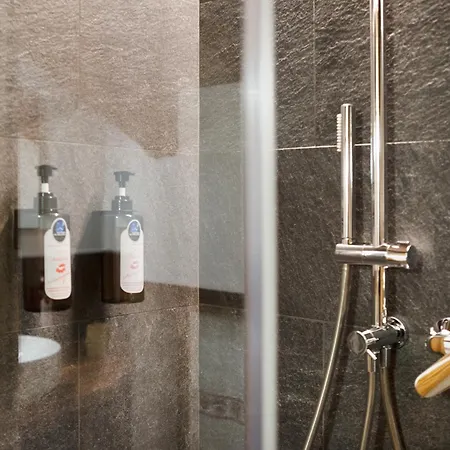 Aux Pieds Du Malatra' 1