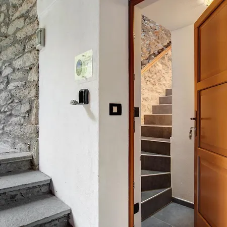 Aux Pieds Du Malatra' 1 Apartament