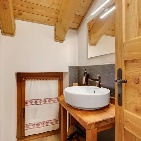 Aux Pieds Du Malatra' 1 상레미 앙보스