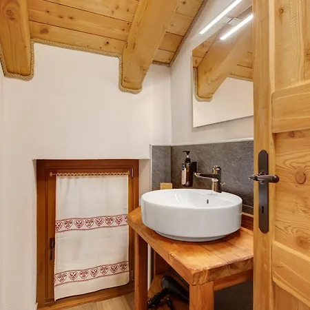 Aux Pieds Du Malatra' 1 Apartmán *